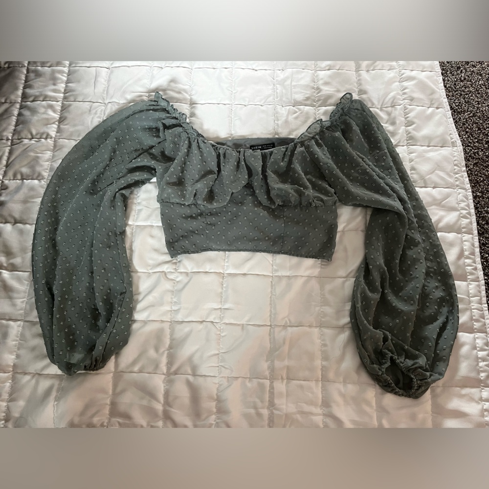 Bell sleeve crop